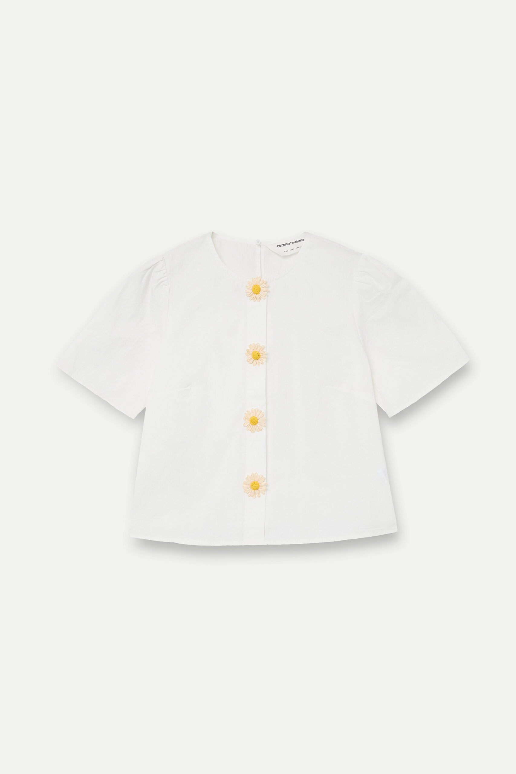 Top blanco con botones florales