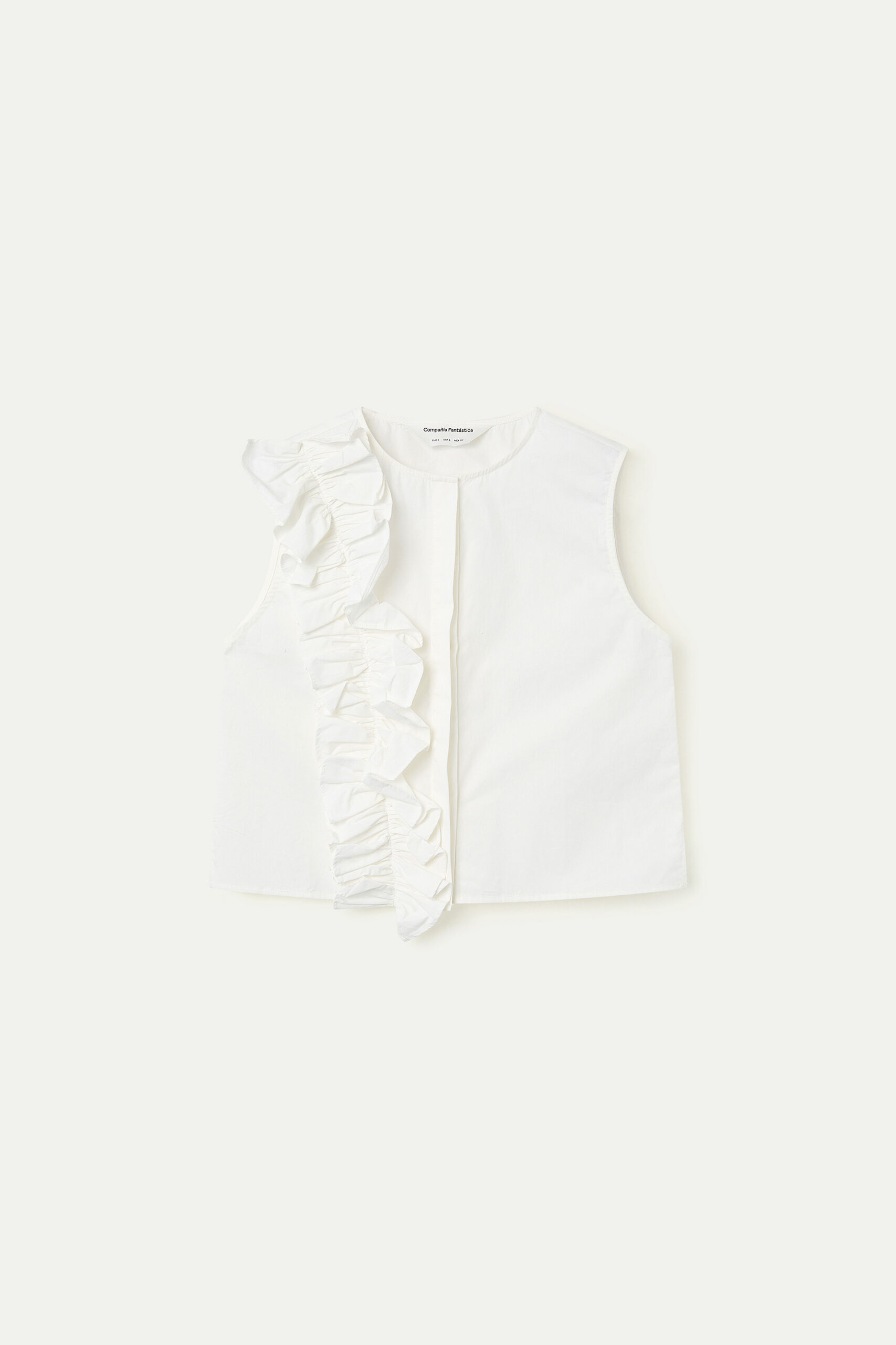Top blanco con volante asimétrico